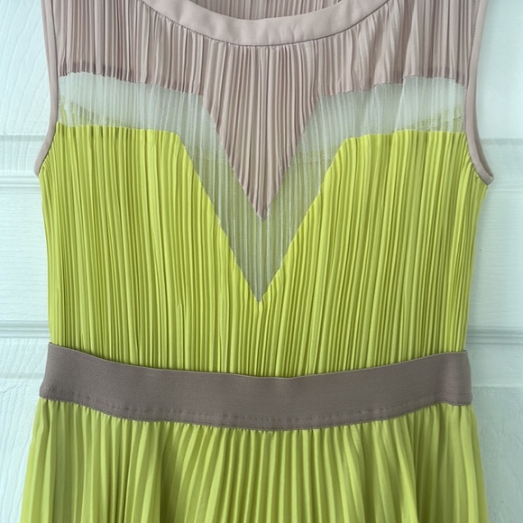 SOLD BCBG Dress Size 2 - Picture 5 of 11